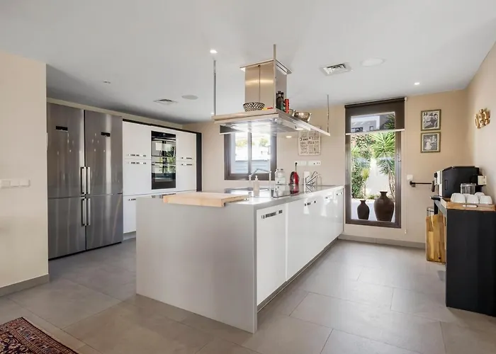 Famile & Golf Villa, - Naranjos Golf ماربيا