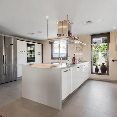 Famile & Golf Villa, - Naranjos Golf מארבלה